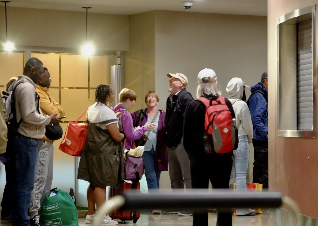  Keeping up a degree of levity while awaiting luggage at the Montréal Central Station  Gar   e cent   rale de Montréal.  