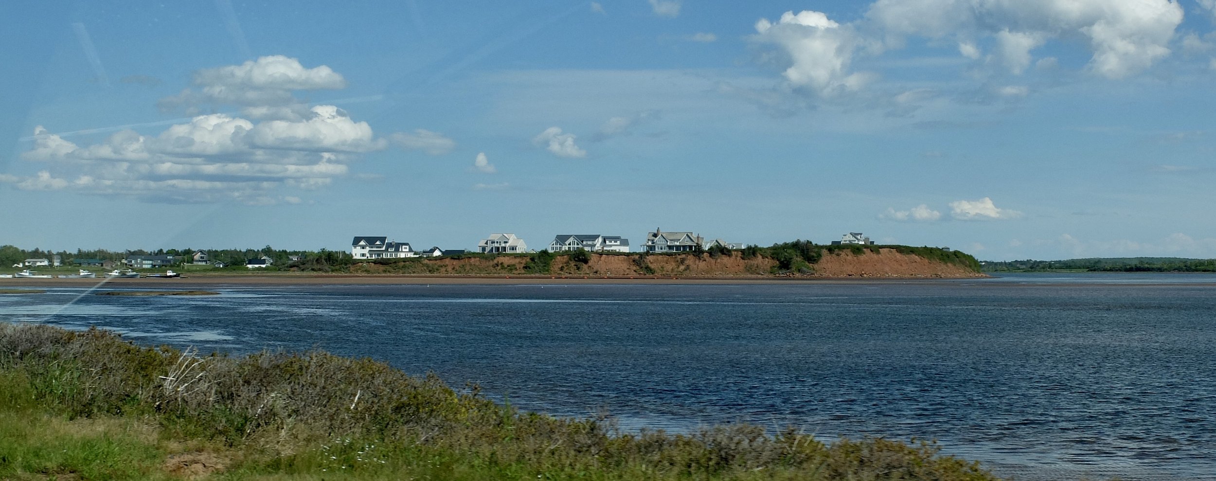  Aren’t these home owners worried about their homes sliding into the water? Cavendish Beach, PEI.   Best of Prince Edward Island Tour. 
