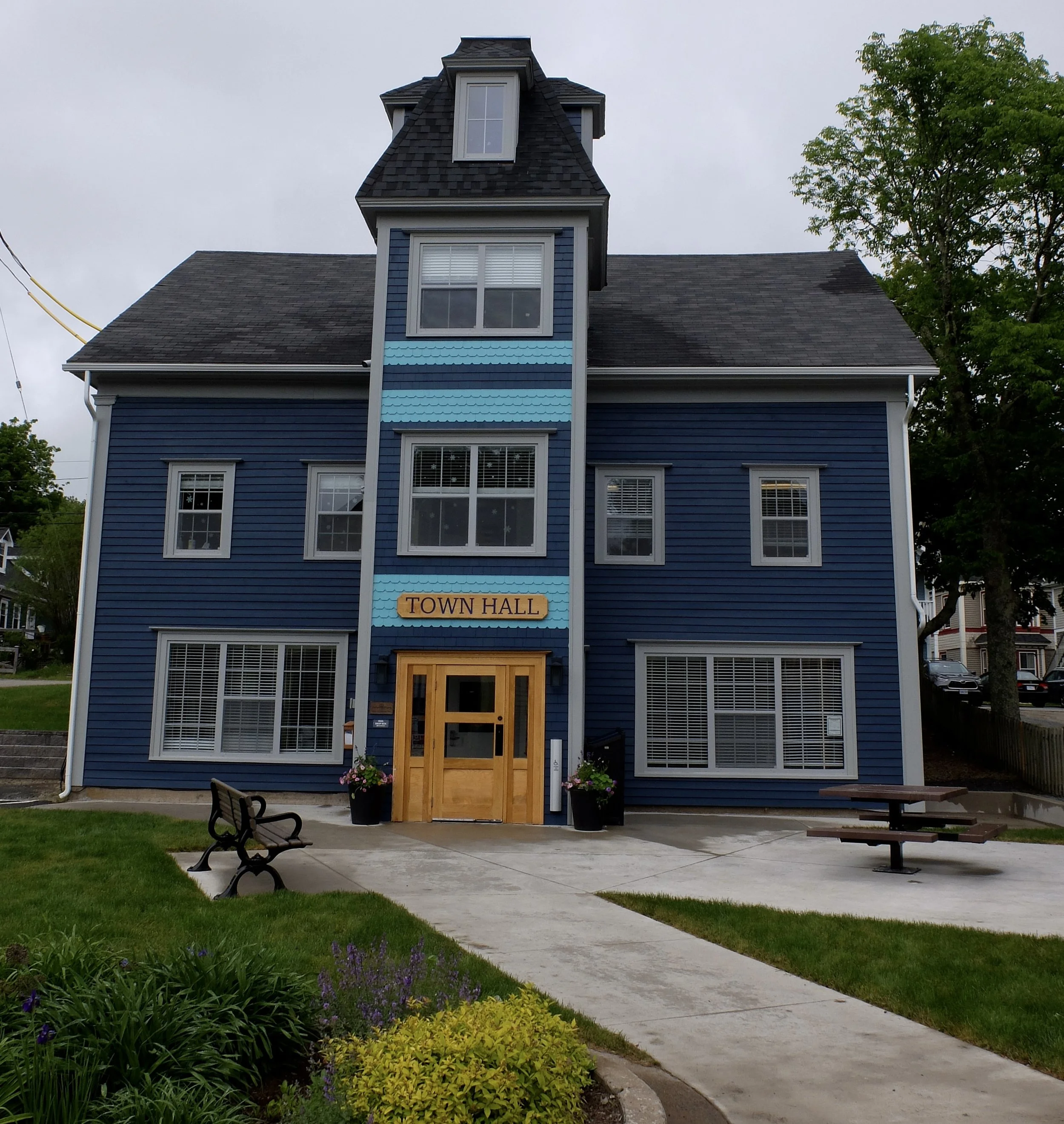  I had to take the photo from the middle of the street to leave out the overhead electric cables. Peggy's Cove, Nova Scotia. 