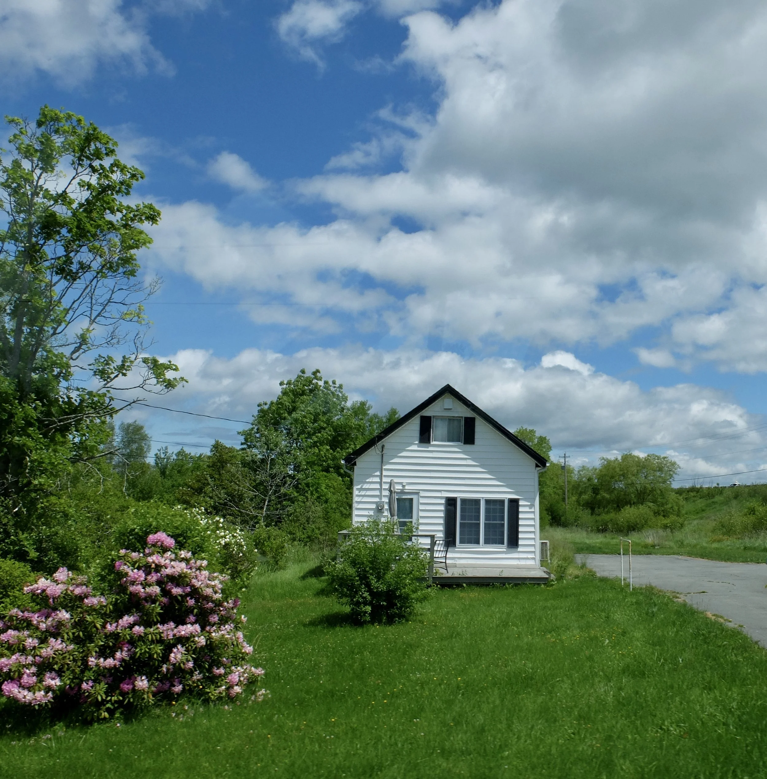  We saw many little houses like this.  I thought they might be prefabs. Near Lower Wolfville, Nova Scotia. 