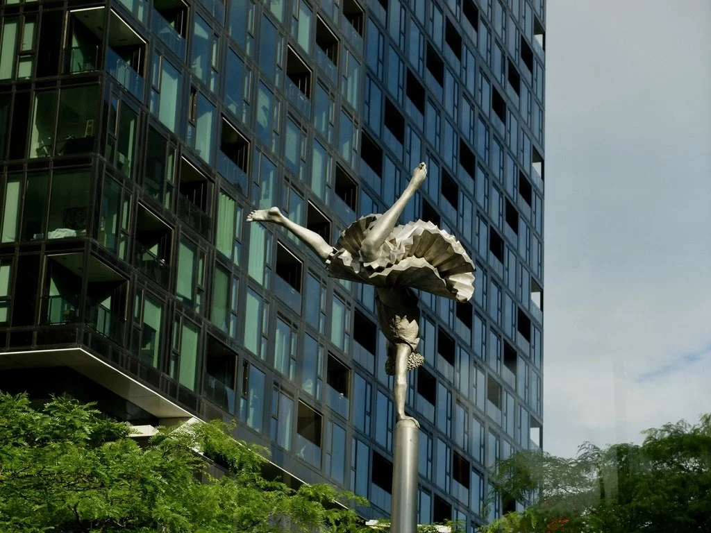  “Lucia, the ballerina who enchants public spaces“  around Montréal.  Leaving Montréal en route to Québec City. 