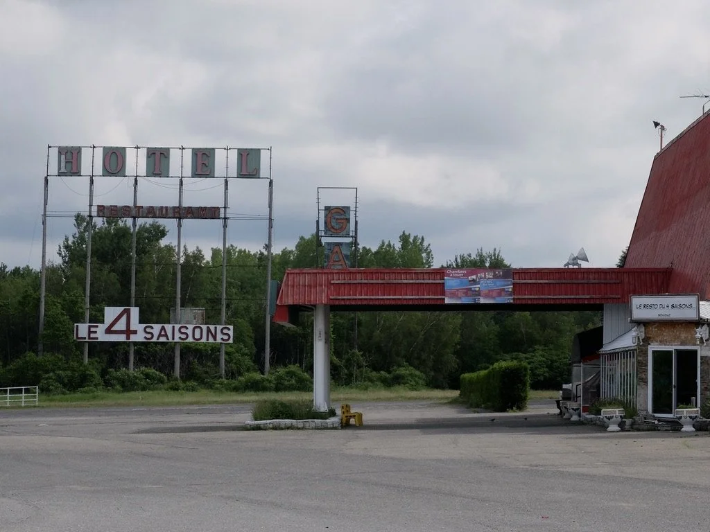  3.5 hour bus drive to Québec City for a tour.  Rest stop  at LE RESTO DU 4 SAISONS.  This was too much for a day trip.  We would have preferred to spend a night in Québec City. Or, we could have stopped in Québec City for the night on the train to M