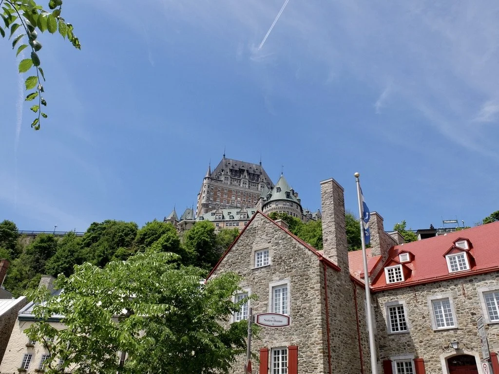  Maison Chevalier &amp; above it, the ca. 1893 Fairmont Le Château Frontenac, commonly referred to as the Château Frontenac. Ville de Québec. 