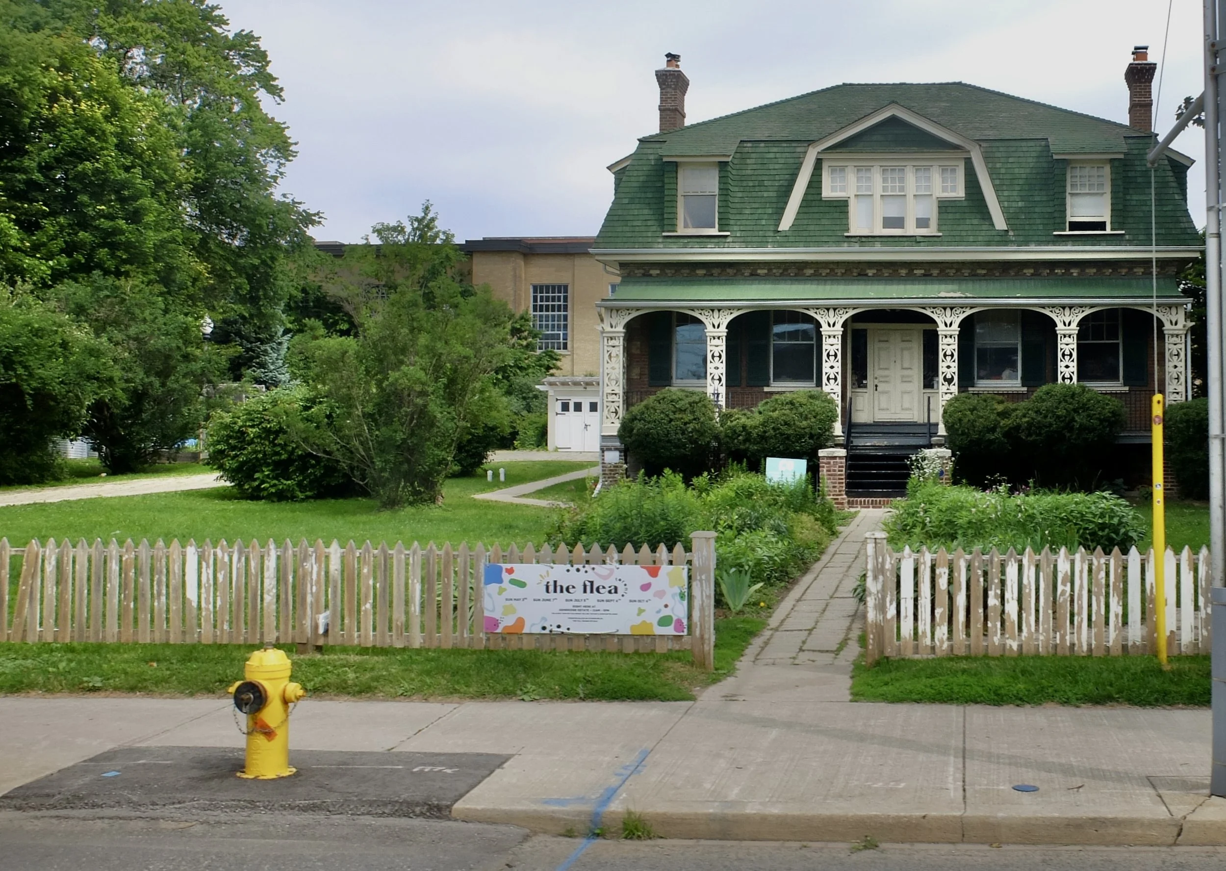  The 501 Queen Streetcar route.   “Domaine Ashbridge, started in 1854 with additions until 1920. This property was home to one family for two centuries. The Ashbridge family was one of the founding families of Toronto.” 