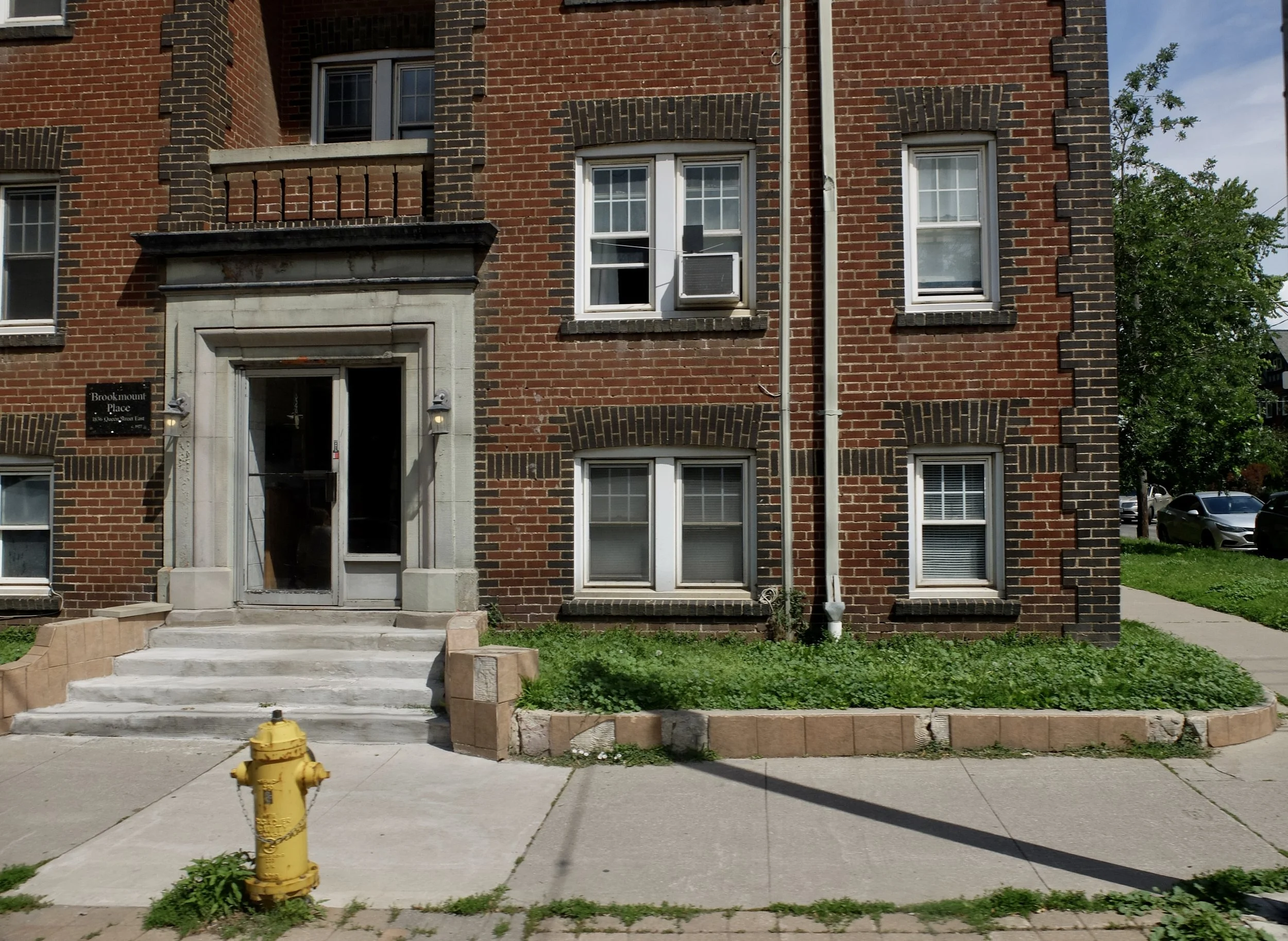  The ca. 1927 Brookmount Place 1830 Queen Street East, The Beaches area of  Toronto.  The 501 Queen Streetcar route.  