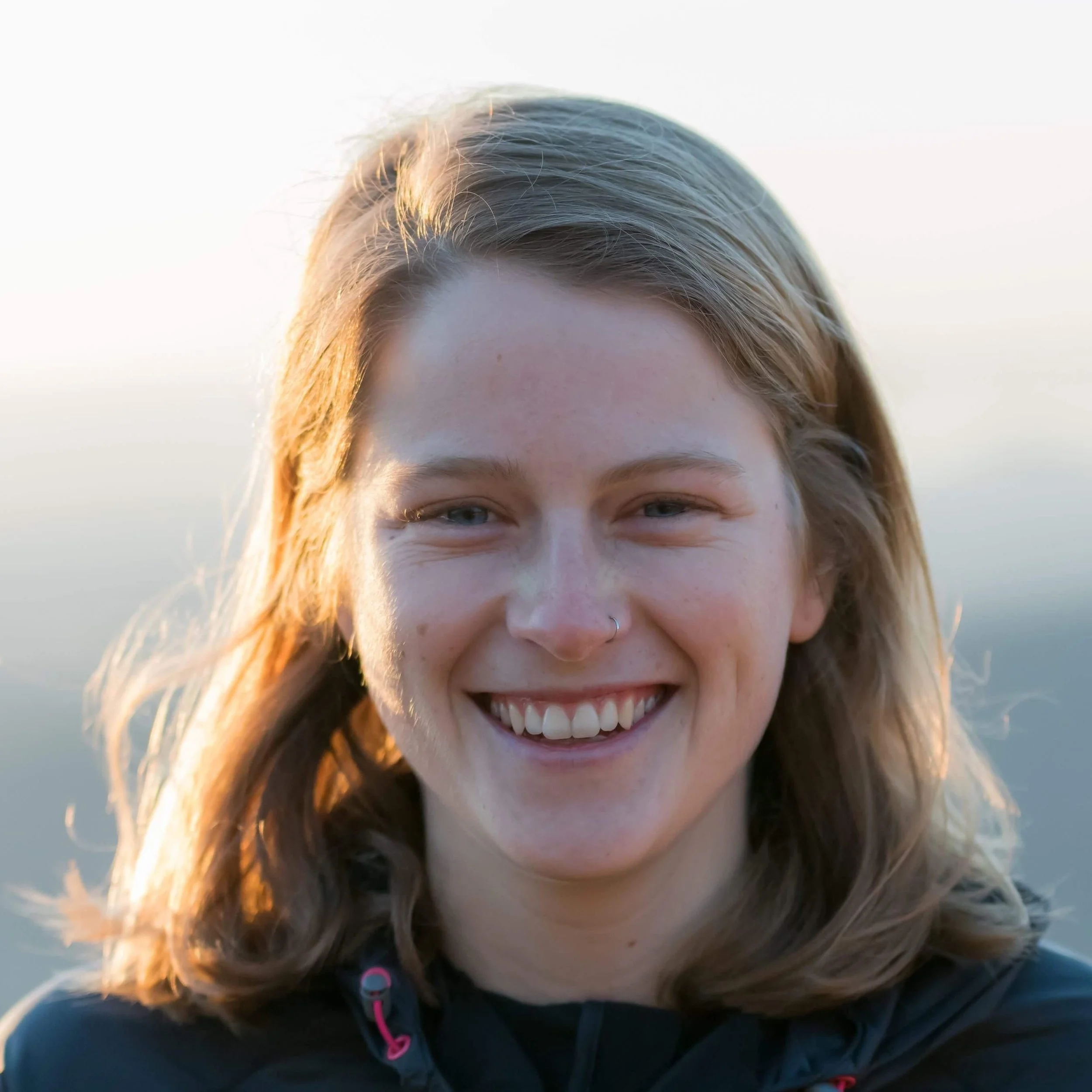 Katie Schide Katie zog 2016 nach Zürich, um an der ETH in Geologie zu promovieren. Unter der Woche studiert sie Erosion und Erdrutsch im Himalaya und am Wochenende spielt sie in den Alpen. Sie liebt es, dass sie als Geowissenschaftlerin die Geschichten hinter ihren Lieblingslandschaften verstehen kann und fühlt sich verpflichtet, sie für die Zukunft zu schützen. Katie nimmt international als Mountain-, Trail und Ultraläuferin an Wettkämpfen teil und geniesst auch Radfahren, Skitouren, Langlauf, Backen und Kaffee. Instagram