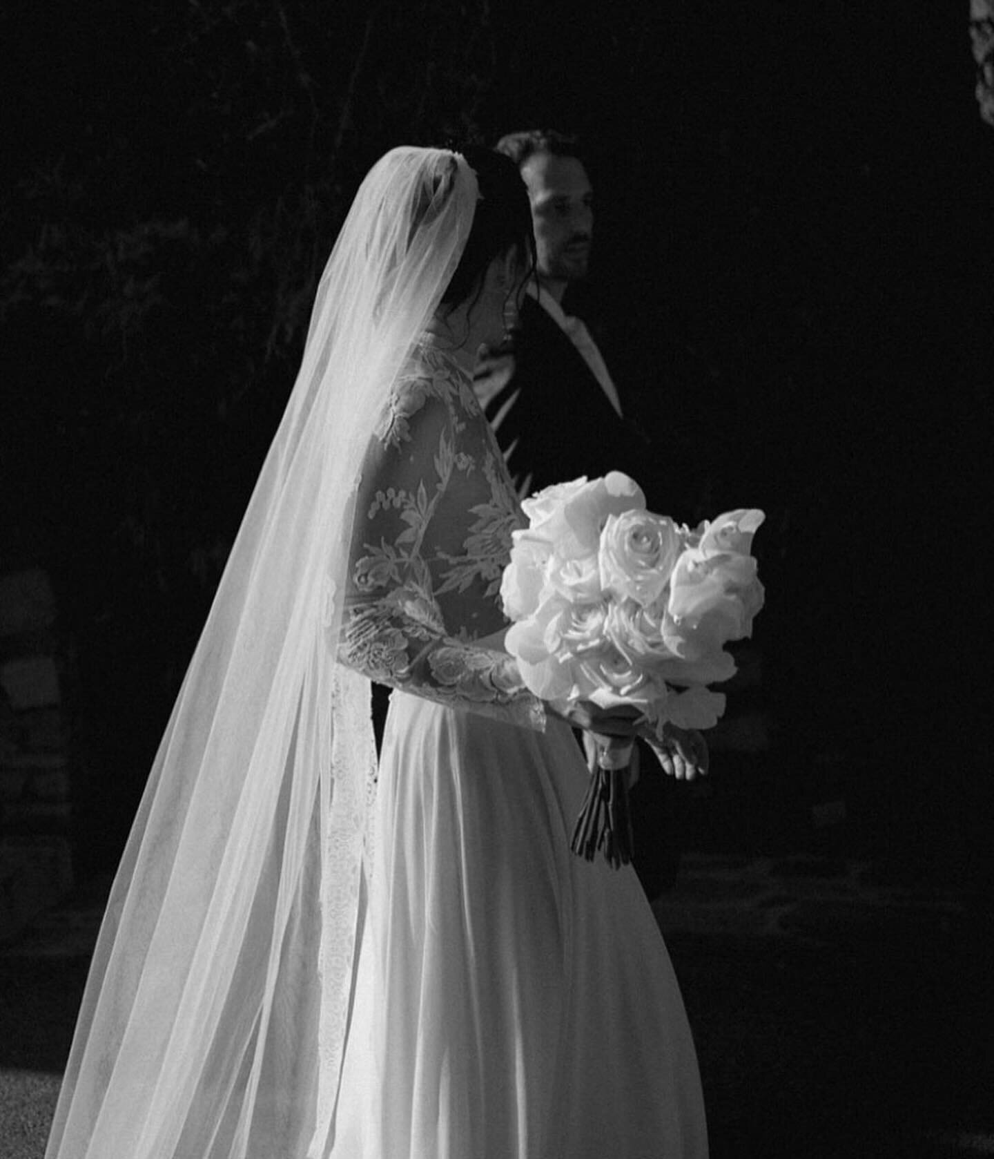 { CAROLINE TAKVORIAN } 💫
The beautiful &lsquo;𝑴𝒊𝒍𝒍𝒆𝒓&rsquo; gown featured here and photographed by @juliefrmn_photography

Hurry and book your appointment to see this beautiful collection all the way here from France exclusively available at W