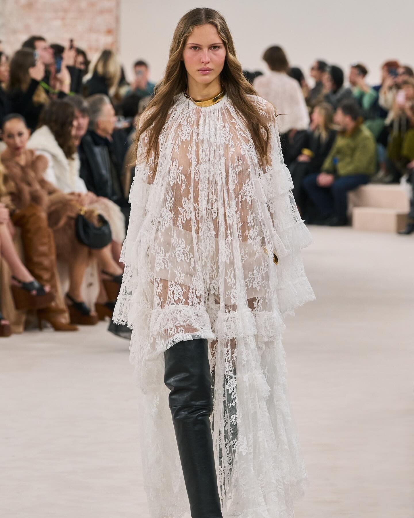 { WILDBRIDE RUNWAY } Crushing over the newest @chloe runway collection opening #ParisFashionWeek today. Designer @chemena making #boho magic with pretty white laces giving us #COOLBRIDE vibes!! ⚡️

#ChloeWinter24 #Chloe