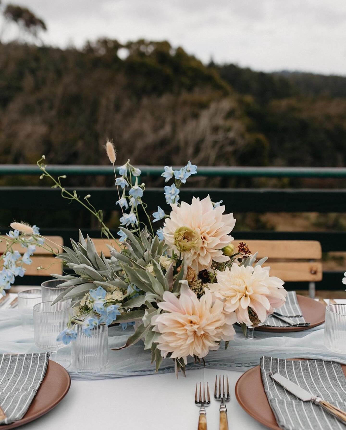 { WILDBRIDE FLORALS } Pastel pink and blue blooms transform the coastal @TimberCoveResort into a late summer paradise, thanks to @MarigoldSF! 
⠀⠀⠀⠀⠀⠀⠀⠀⠀
Photography // @alixann_loosle_photography 
Florals // @Marigold_sf
Venue // @timbercoveresort 
#