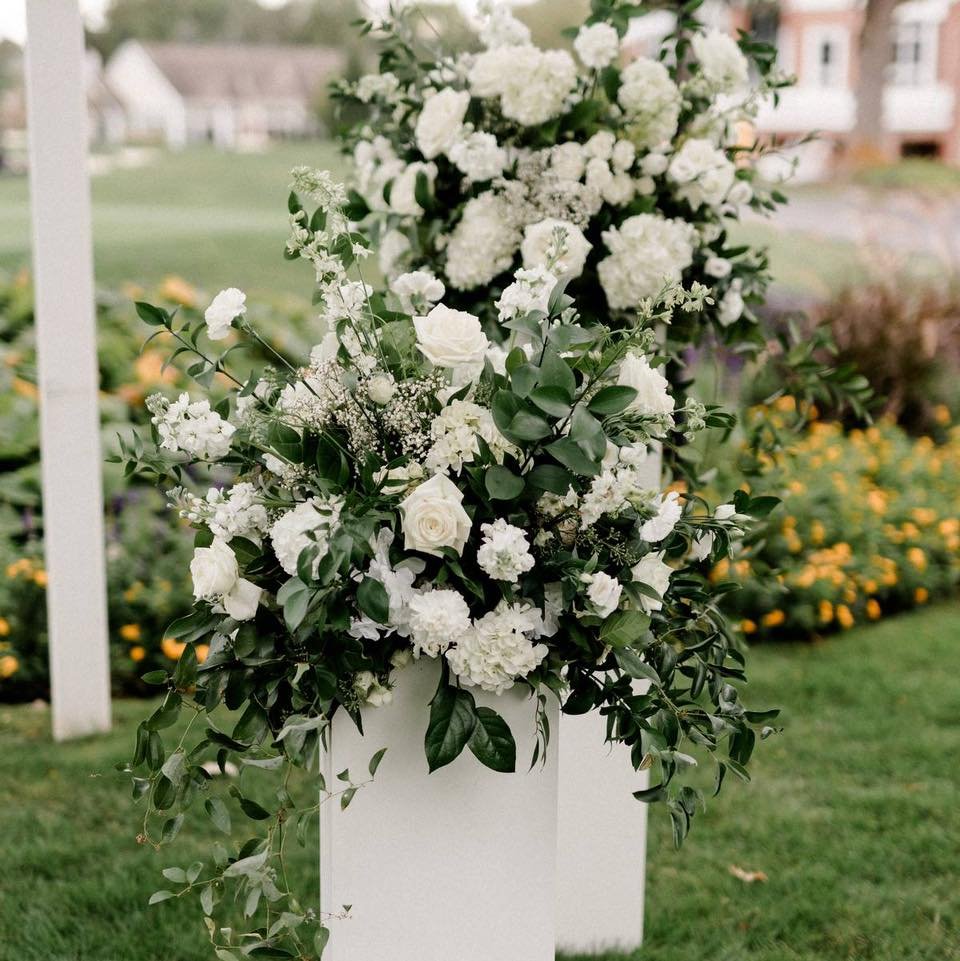 Ceremony Details 🤍🌿

Venue: @royalfoxcountryclub 
Florals: @thelocalpetaler 
Photo/Video: @_sageandrain 
DJ: @sscentertainment1 
Photobooth: @fotioco 
Planner: @caratsandcupcakes