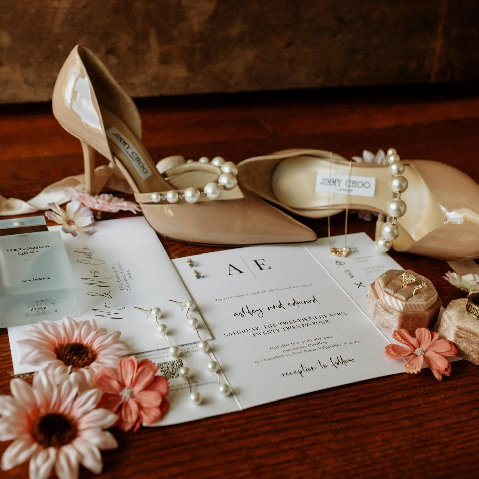 Details we love 🌸 

Photo: @blackbird_and_rye 
Venue: @journeymanwedding 
Hair/Make Up: @shimmerandpout_bylisa @updosbyaga1