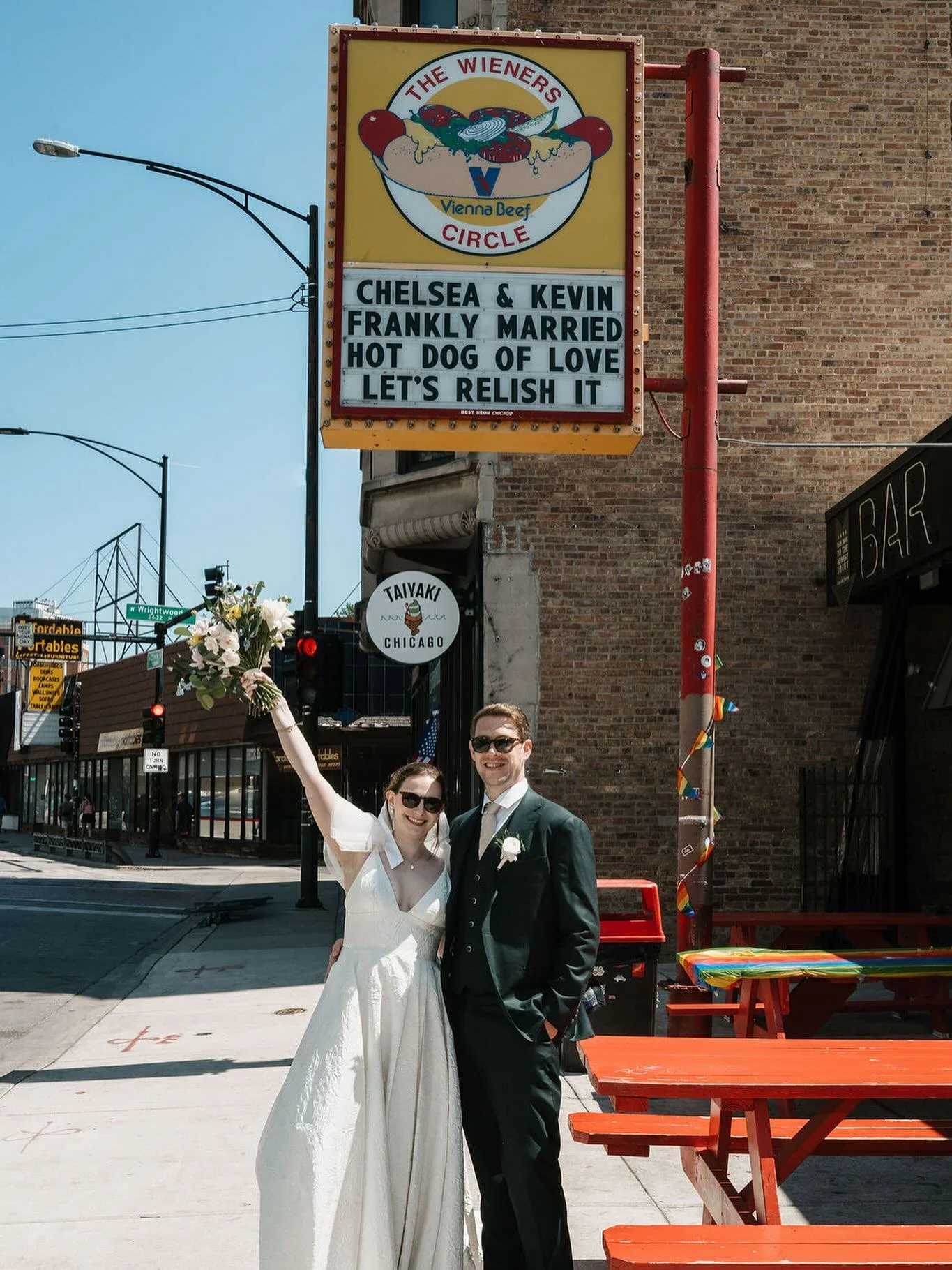 Mandatory stop before the big night! Hot dog anyone? 😋🌭

Vendor Team: 
Planner @caratsandcupcakesevents 
Photo @ellengustafsonphoto 
Florist @flowersfordreams 
Venue @schubas_tiedhouse 
Entertainment @cageandaquarium 
Hair &amp; Makeup @pinmeupchic