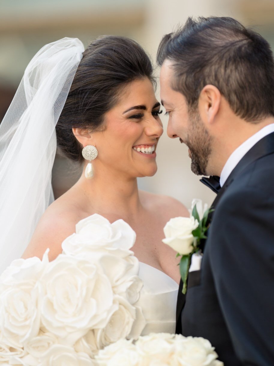 That just married glow 🤍

Venue: @galleriamarchetti 
Photo: @laurenashleystudios 
Florals: Belmonte Florist
Video: @legacyphotoandvideo 
DJ: @afterhours_music_chicago 
Cake: @ecbg_studio
Live Music: @midtownstrings 
Dancefloor/ DJ Booth: @yannidesig