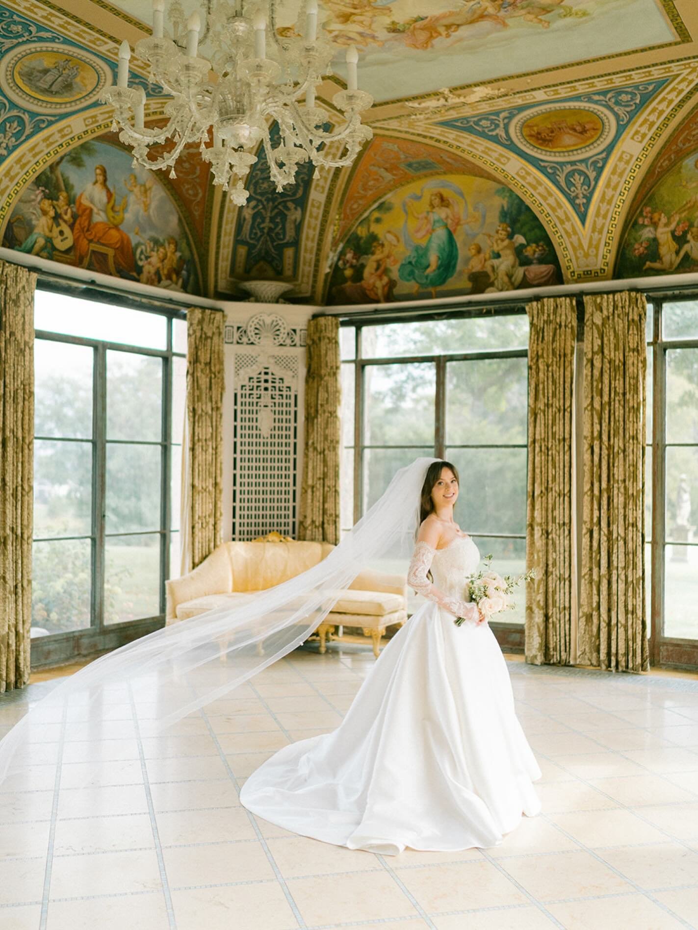 9.20.2025 🤍

Venue | @loyola_cuneomansion
Coordination | @caratsandcupcakesevents
Photography | @alisonmaephotography
Videography | @horizonmedia_il
Cake | @lovinovencakery
Beauty | @dashahamit_makeupchicago
DJ | @kidronmusic
Catering | @chicchefcat