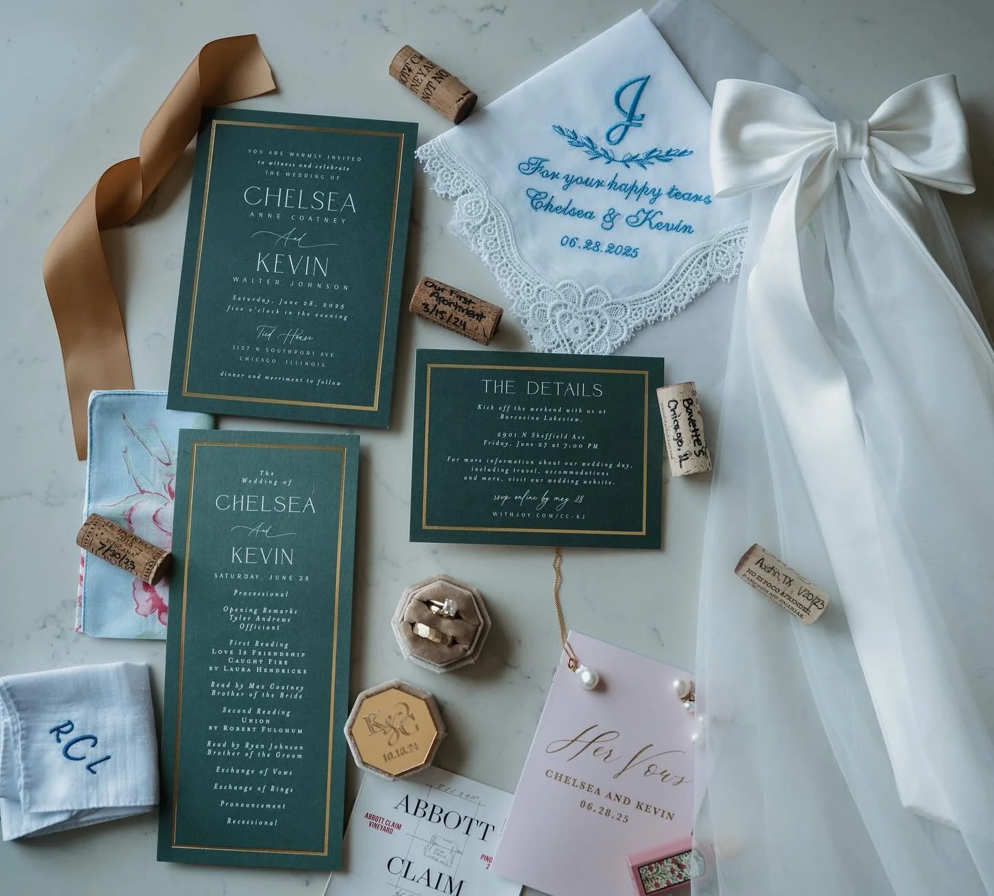 Love lives in the pretty details 💝

Vendor Team: 
Planner @caratsandcupcakesevents 
Photo @ellengustafsonphoto 
Florist @flowersfordreams 
Venue @schubas_tiedhouse 
Entertainment @cageandaquarium 
Hair &amp; Makeup @pinmeupchicago