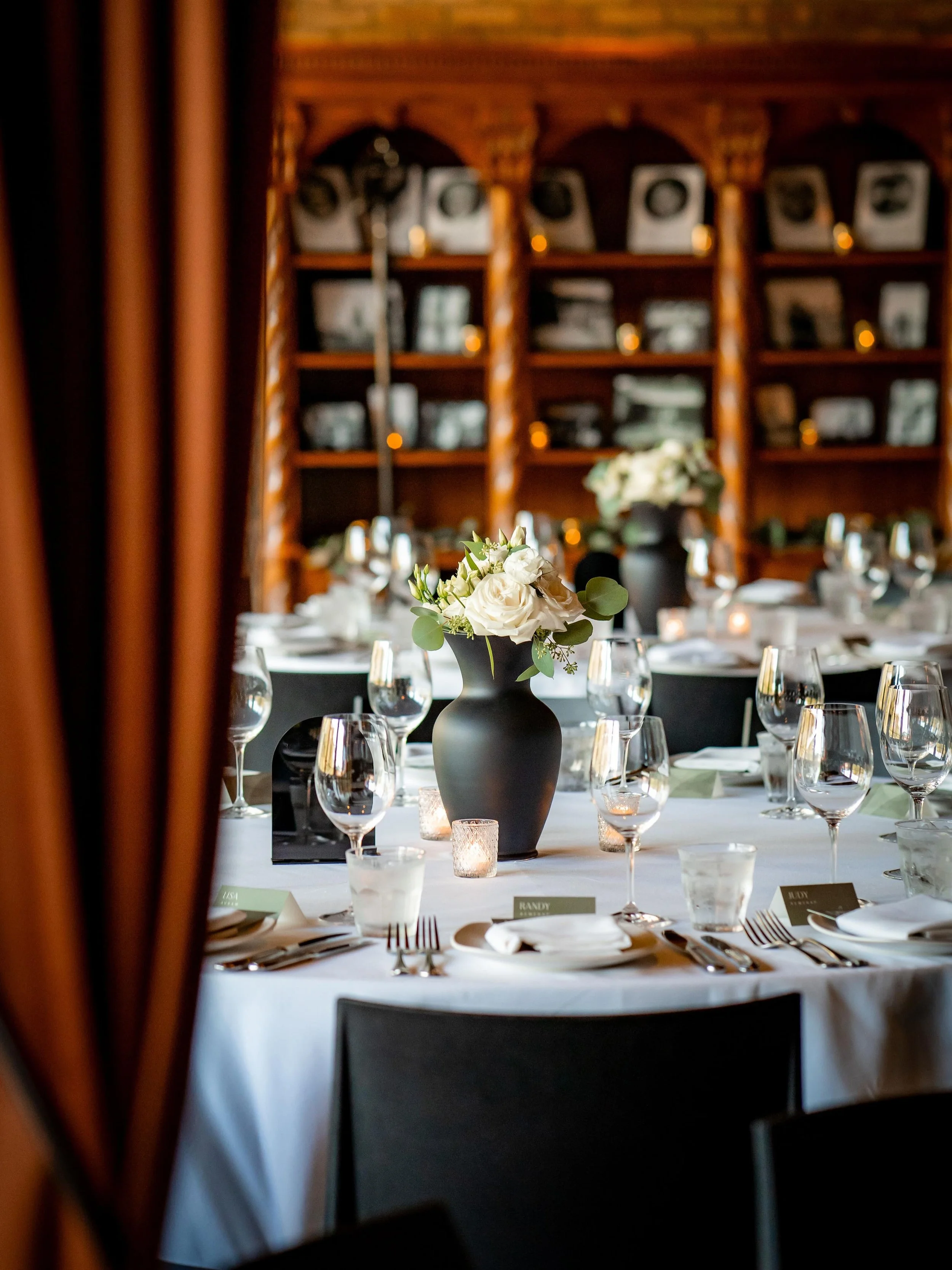 Still loving the timeless table settings from Erica + Chris 🍃🤍

Photo: @maurablackphotography 
Video: @twa_weddingphotographers 
Flowers: @flowersfordreams 
Venue: @formentoschi 
Entertainment: @luniksentertainment @gigsalad 
Hair &amp; Makeup: @bl