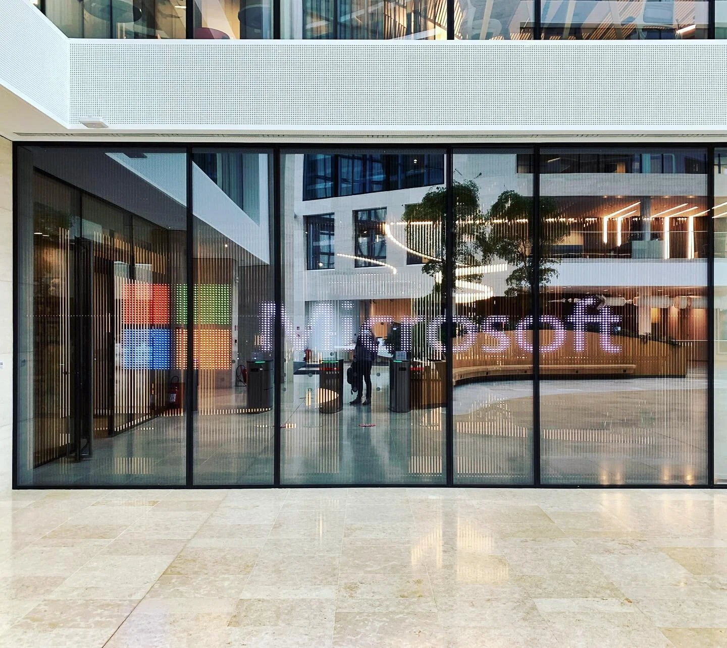 Nice to be back at microsoft. #businessportrait #bedrijfsportret