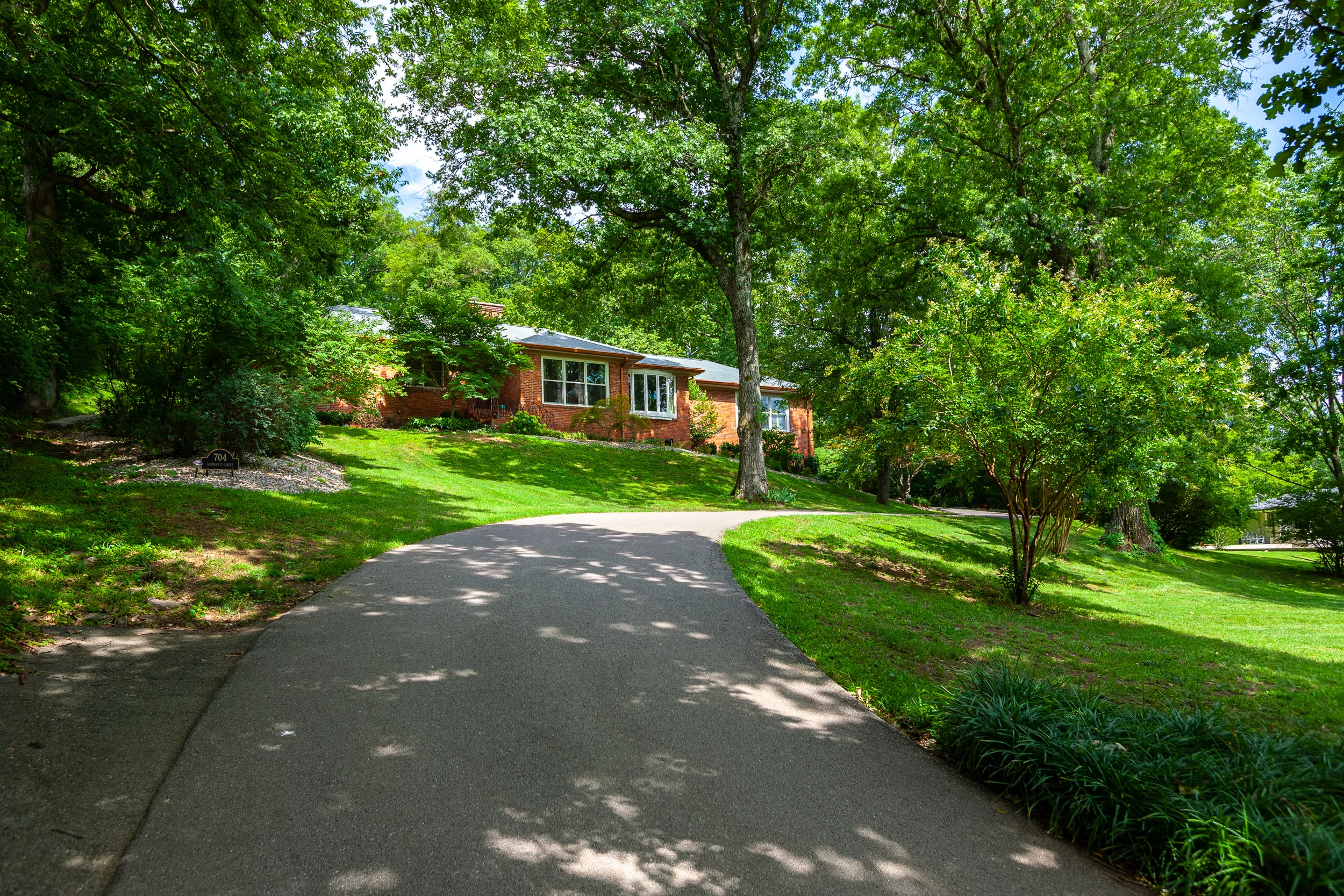704 Summerly Dr-1.jpg