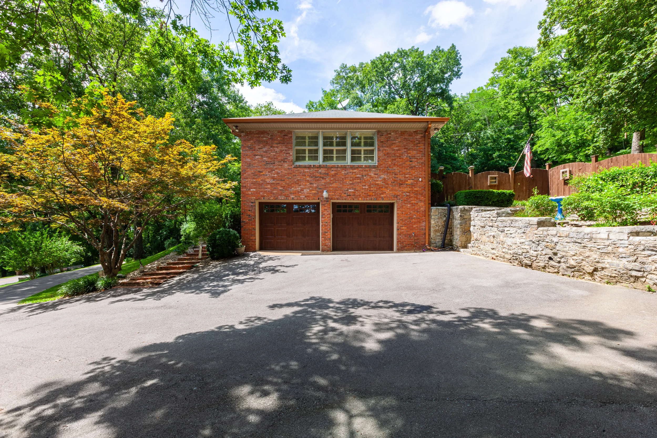 704 Summerly Dr-4.jpg