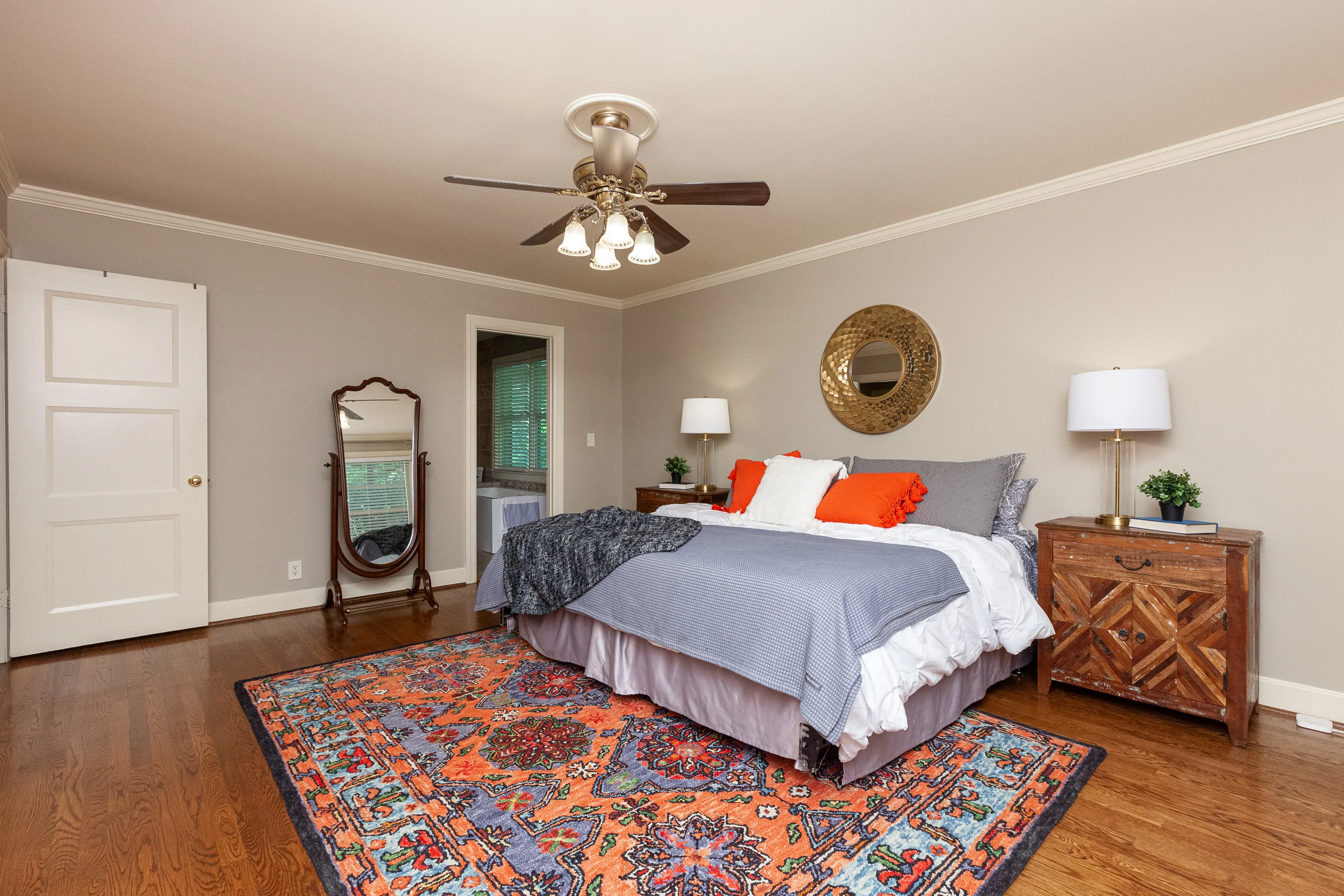 704 Summerly Dr-14.jpg