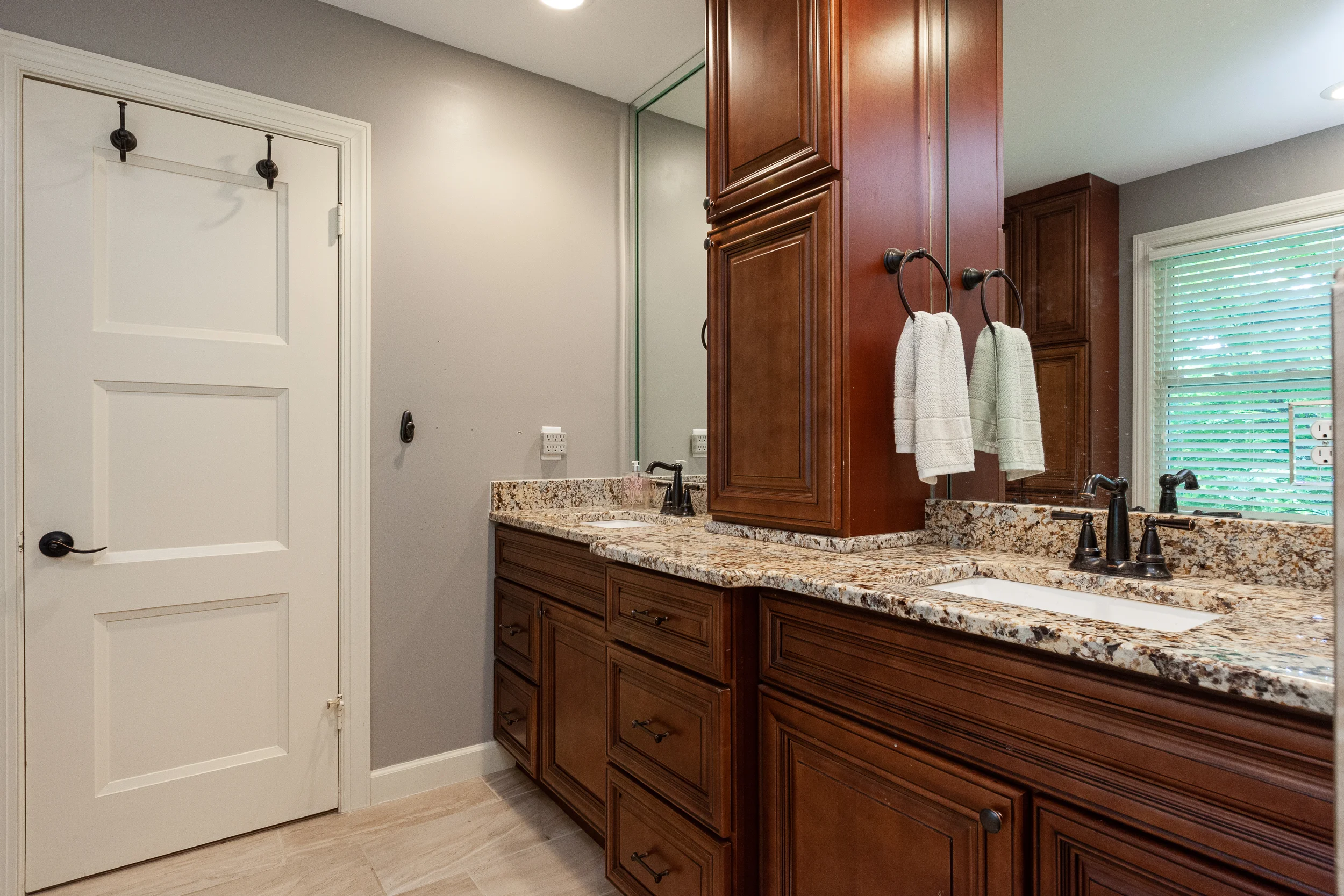 704 Summerly Dr-17.jpg
