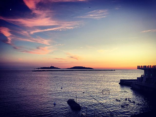 About last night....
.
.
.
#marseille #cercledesnageursdemarseille @cnmarseille #iconic #insolite #sunsetswim #coucherdesoleil #view #plage