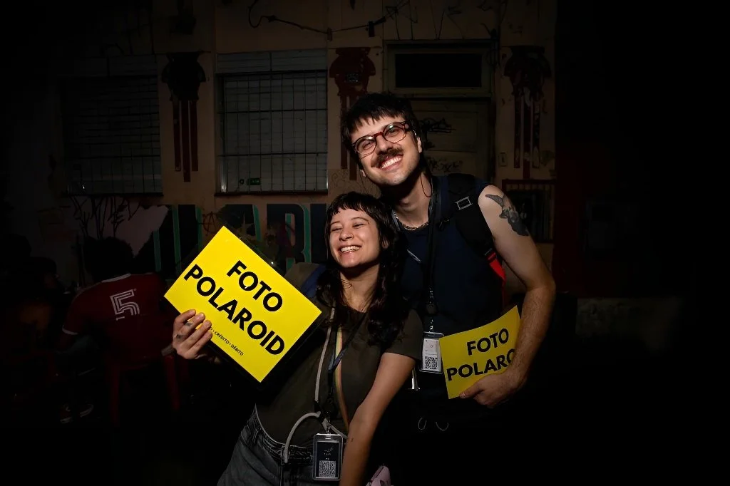 a garota da polaroid na cidade baixa