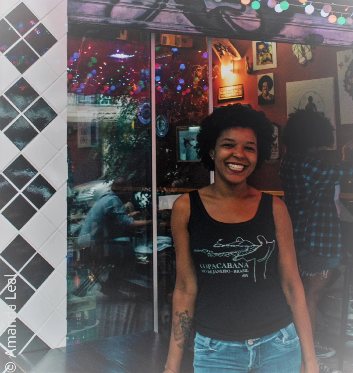 Joicy Gama, a dona do bar: atendimento eficiente com um sorriso no rosto (Fotos Amanda Leal)
