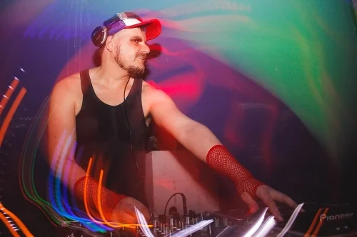 Ricktocadisco é um dos DJs que animarão a festa do Amigos do Porto