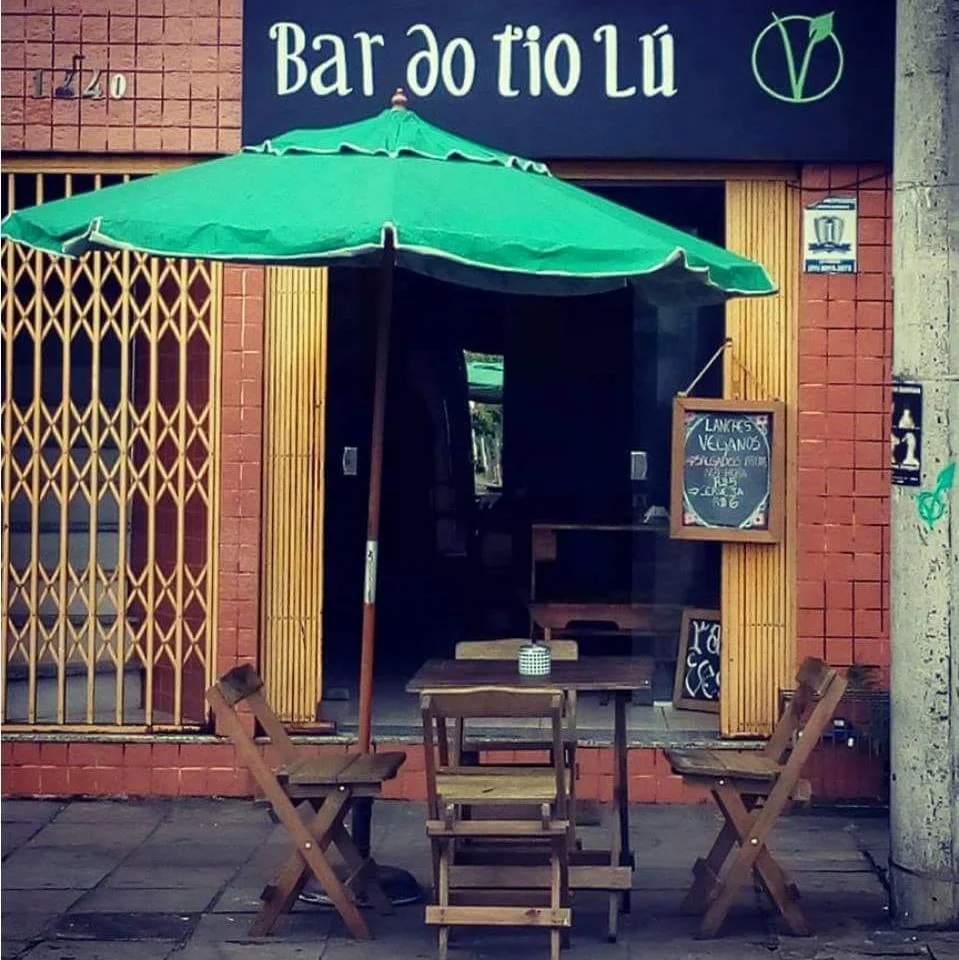 Desde novembro com as portas abertas, o bar da Rua Marcílio Dias pretende mostrar que veganismo não é moda nem coisa de gente rica (Fotos/Divulgação)