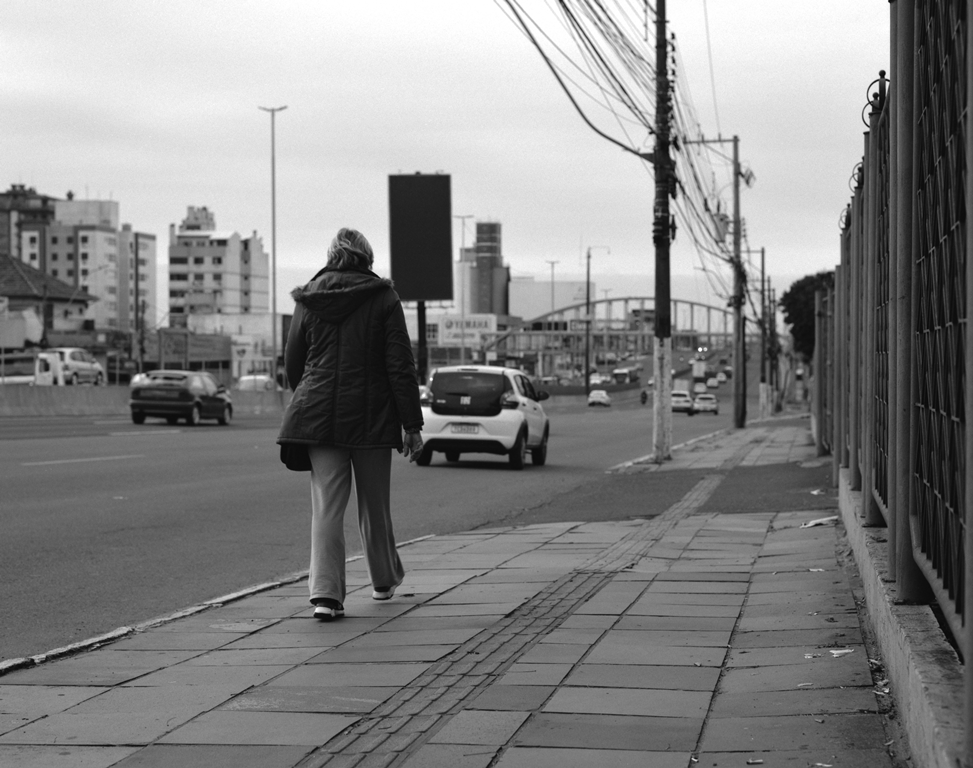 Filme de BR histórias de vida atravessadas pela estrada que reparte uma cidade ao meio 7.png