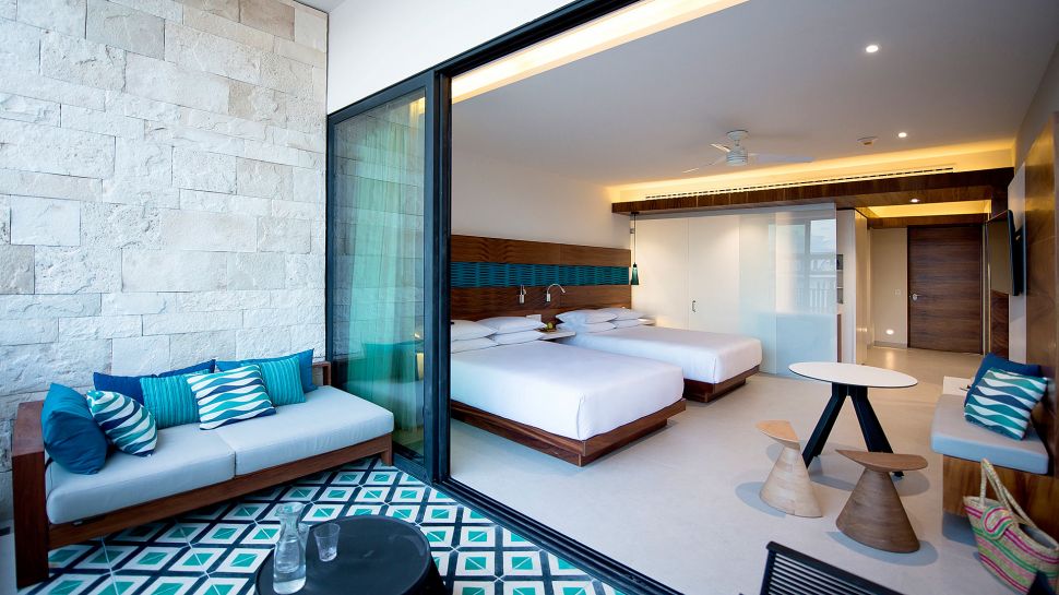 100017-05-cunpc_queen-guestroom,-private-balcony.jpg