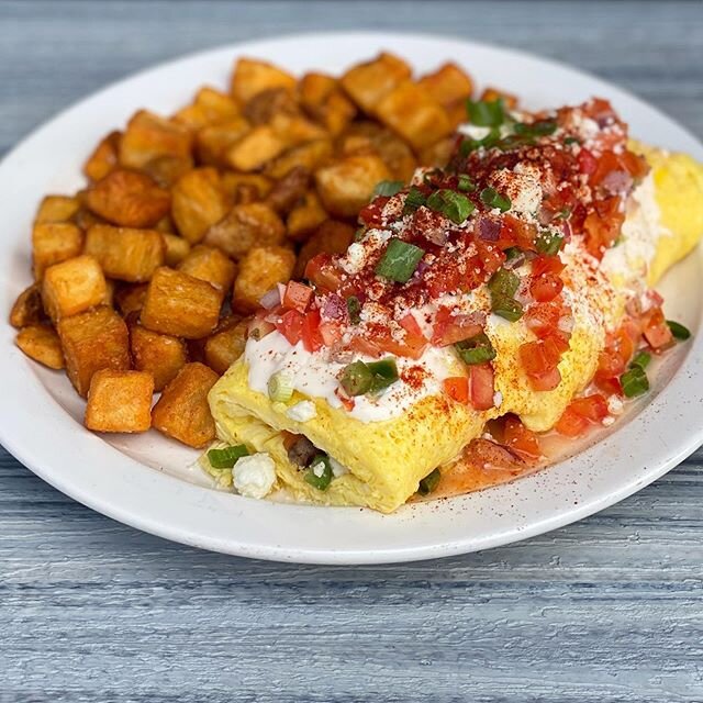 Spent the week dreaming about this veggie omelet + turkey sausage 🤤

#brunch #bodega #columbus #asseenincolumbus #614