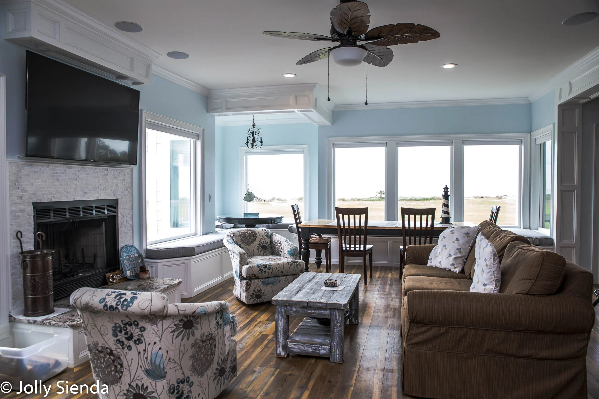 Cozy beach home living room