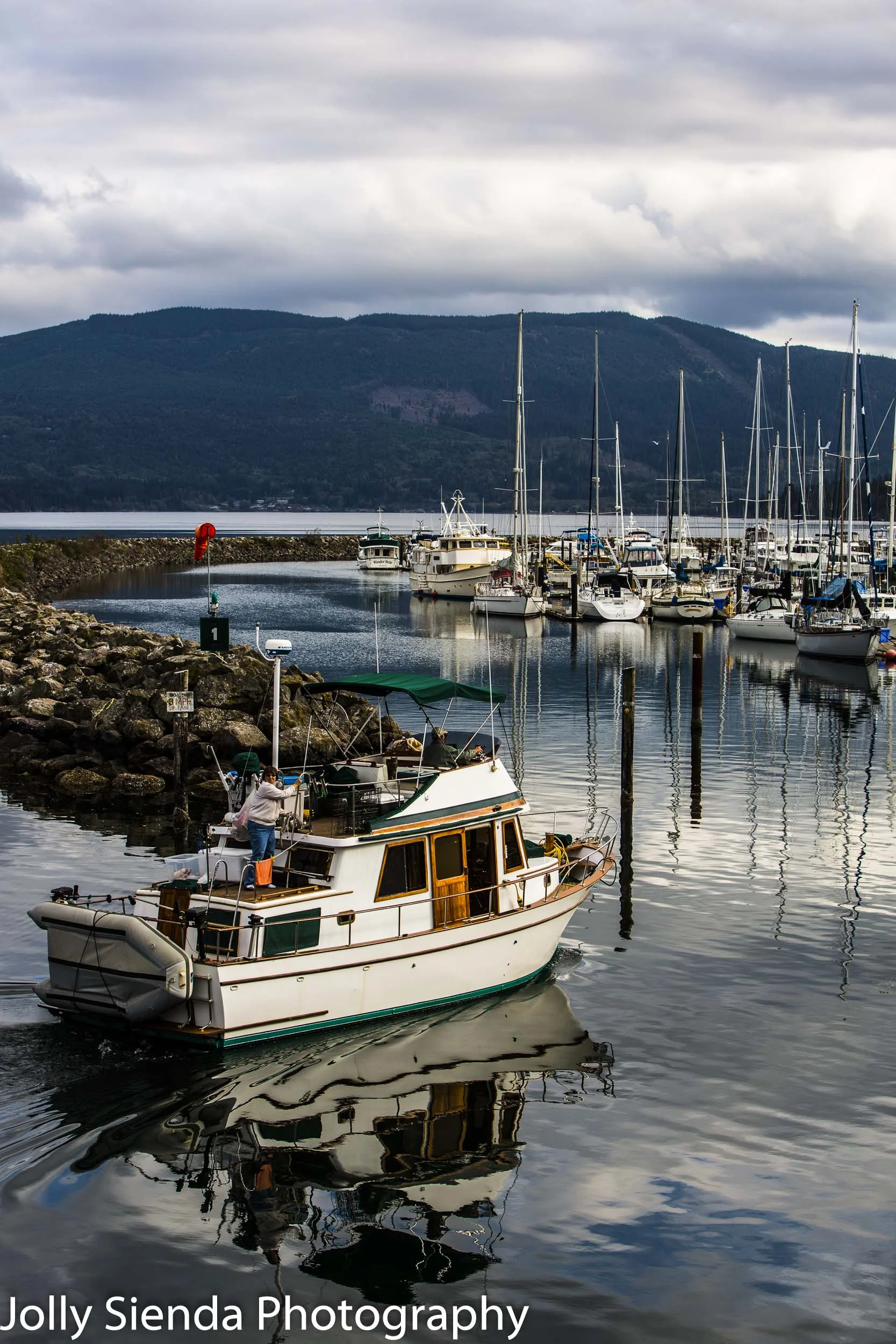 Boat returns to the harbor