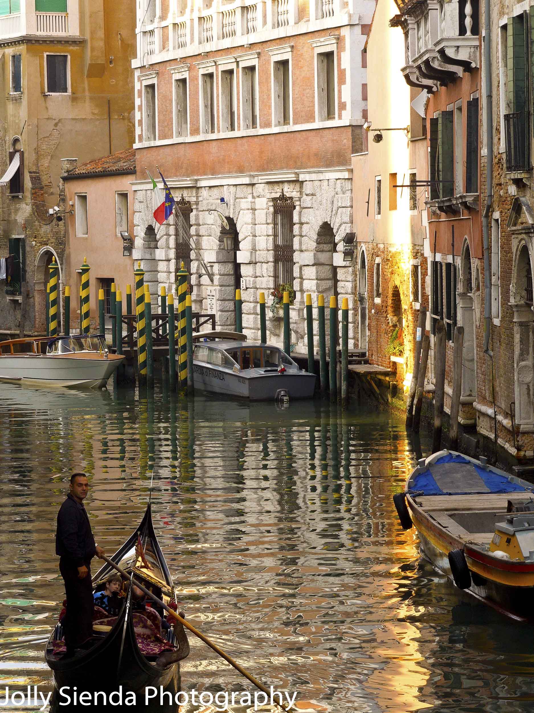 Afternoon light on the gondolier