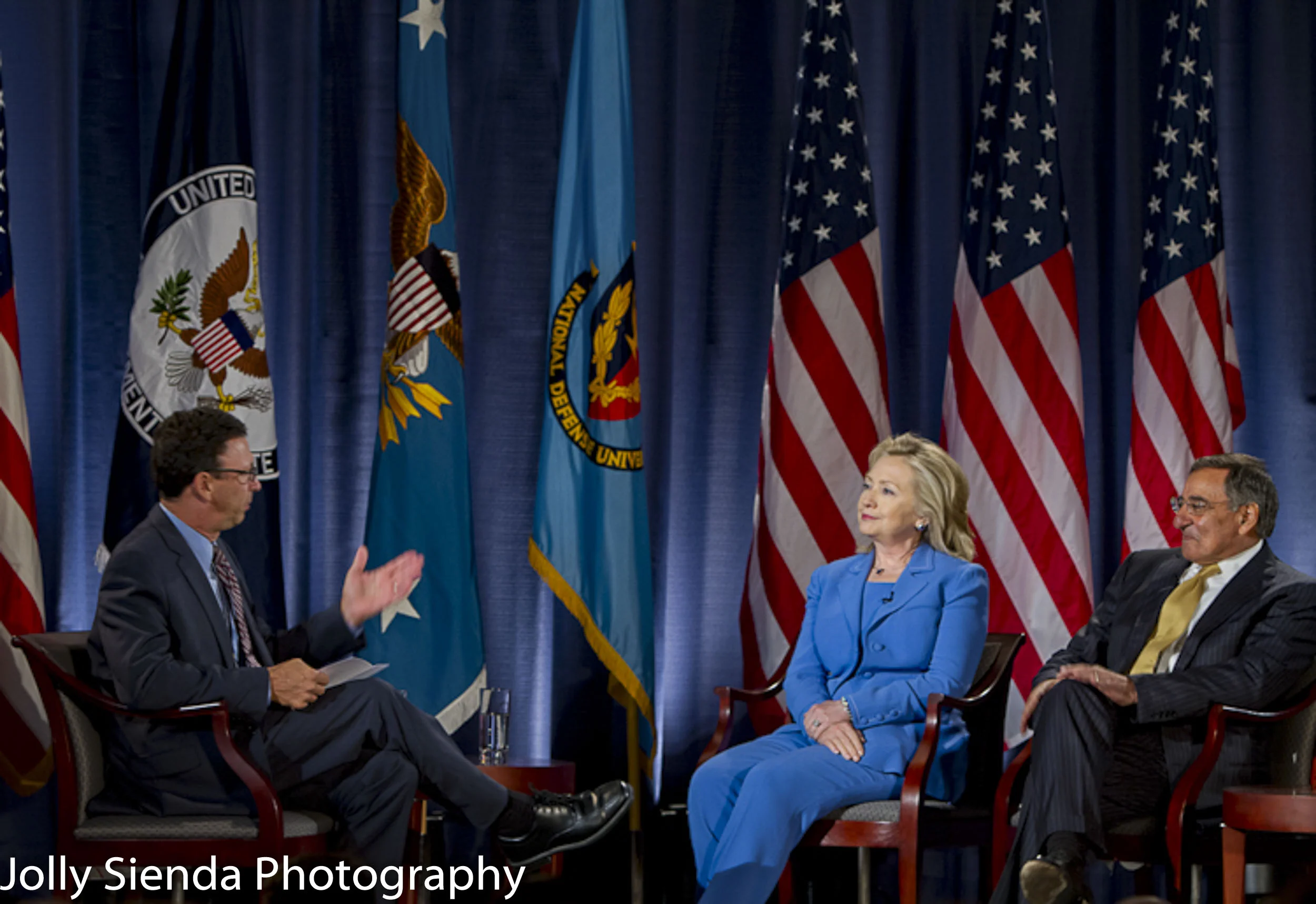 Hillary Rodham Clinton
Secretary of State
Secretary of Defense L
