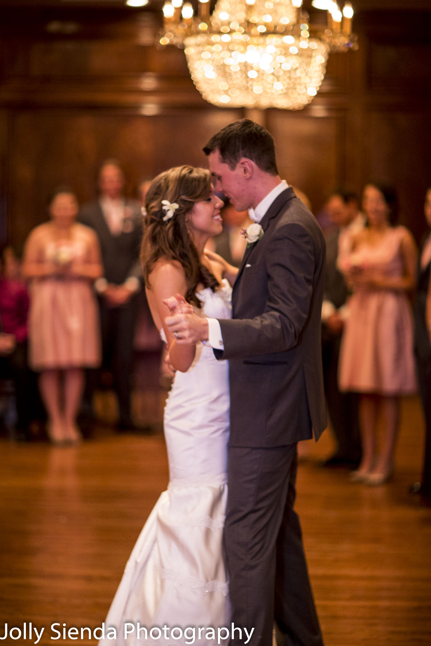 First dance kiss for the new married couple