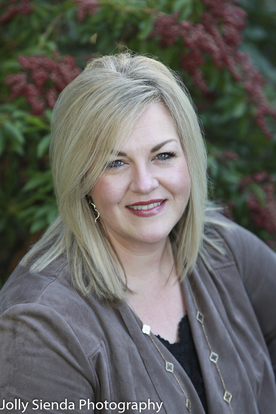 Tracy Bell, Priority Home Lending, professional portrait and hea