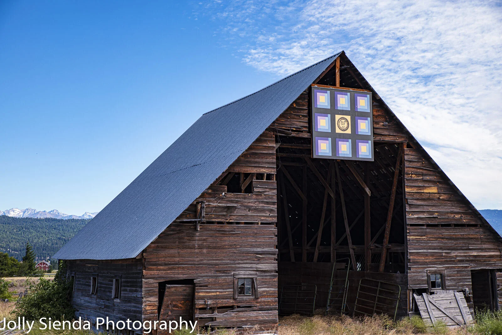 Bierek Farm, Quilt Blockm Log Cabin and Cascade Mountains