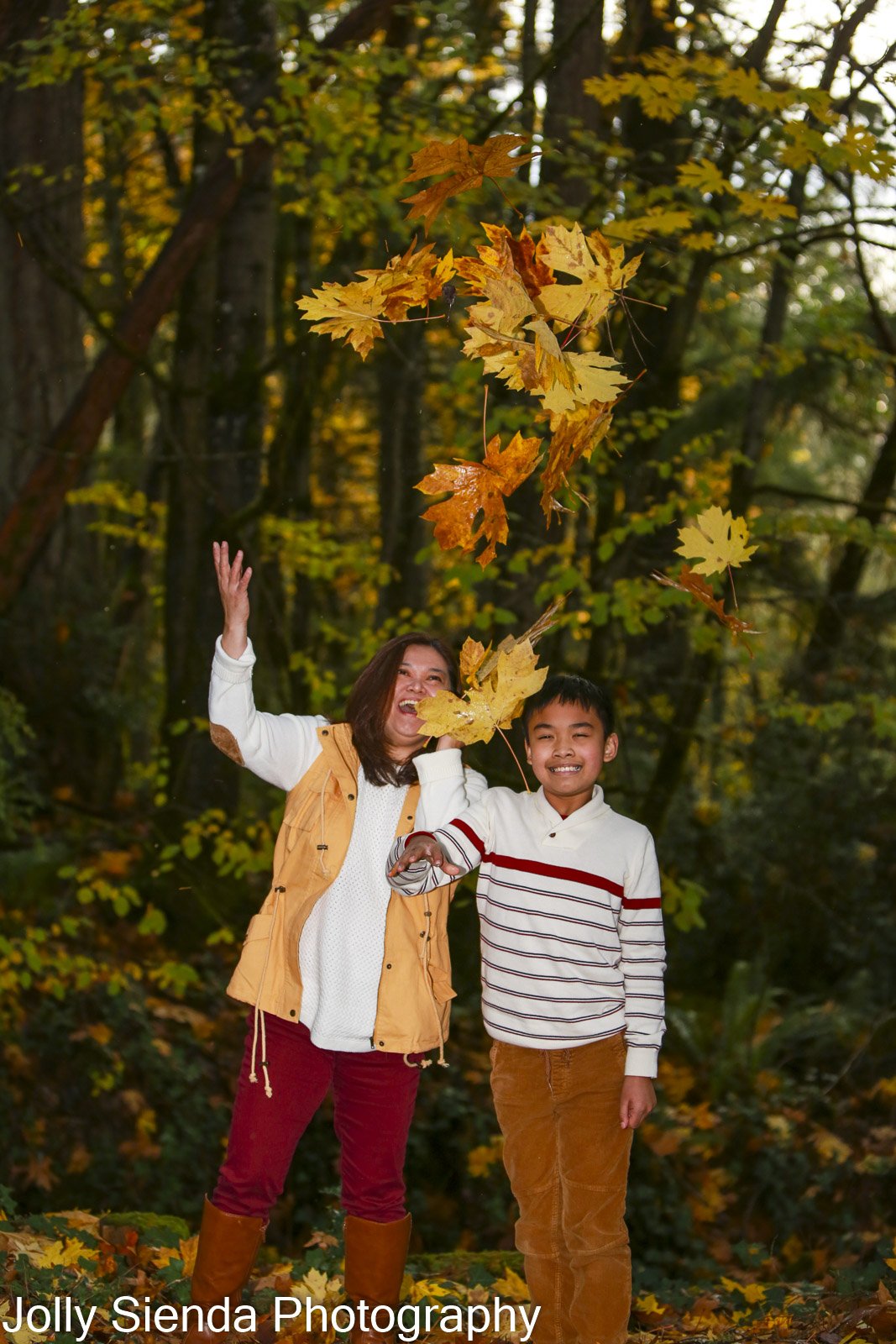 Daisy and Jayden autumn mini family photoshoot