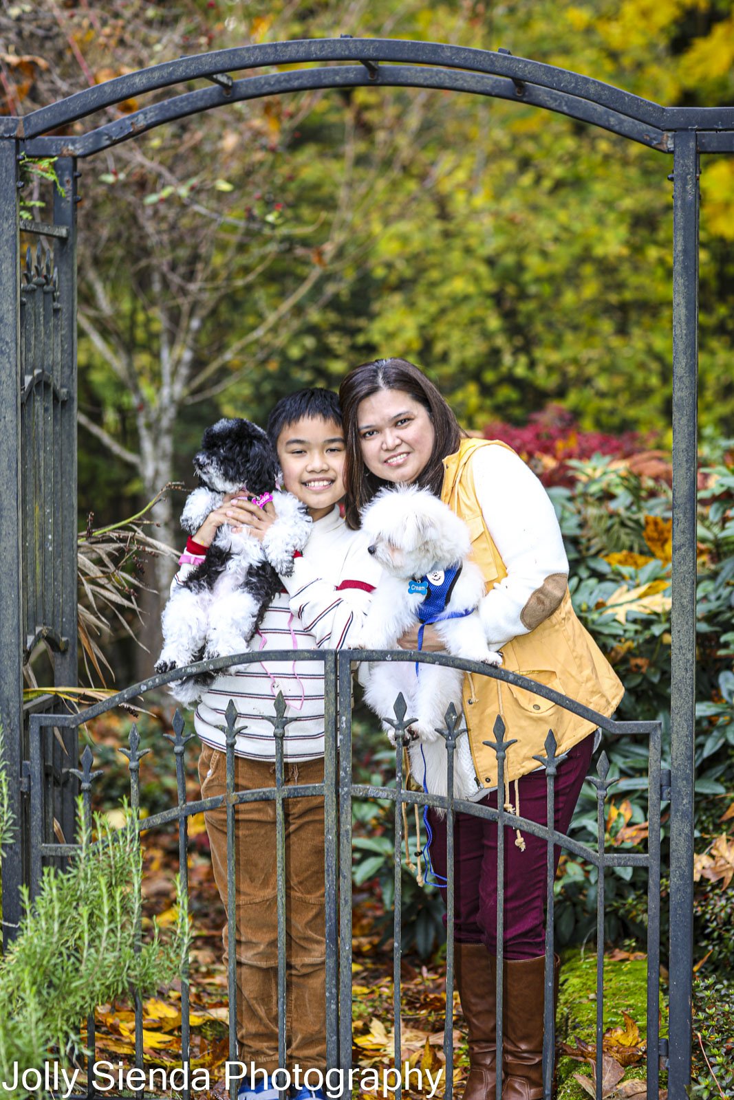 Daisy and Jayden autumn mini family photoshoot