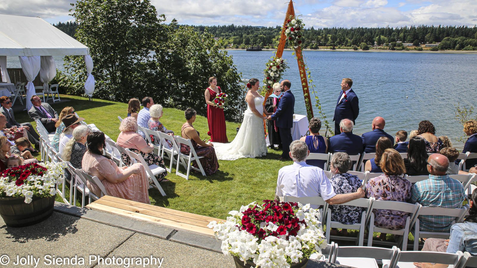 Kitsap county waterfront weddings by Jolly Sienda Photography an