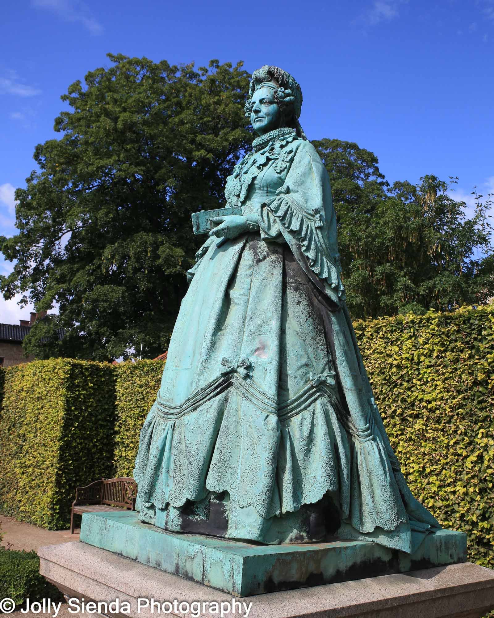 Rosenborg castle, Queen Caroline Amalie, garden staue and garden