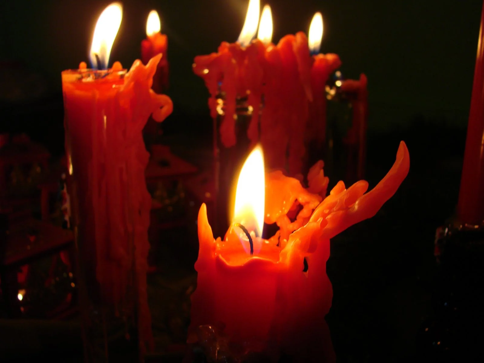 red-candles-wallpapers_6392_16001.jpg