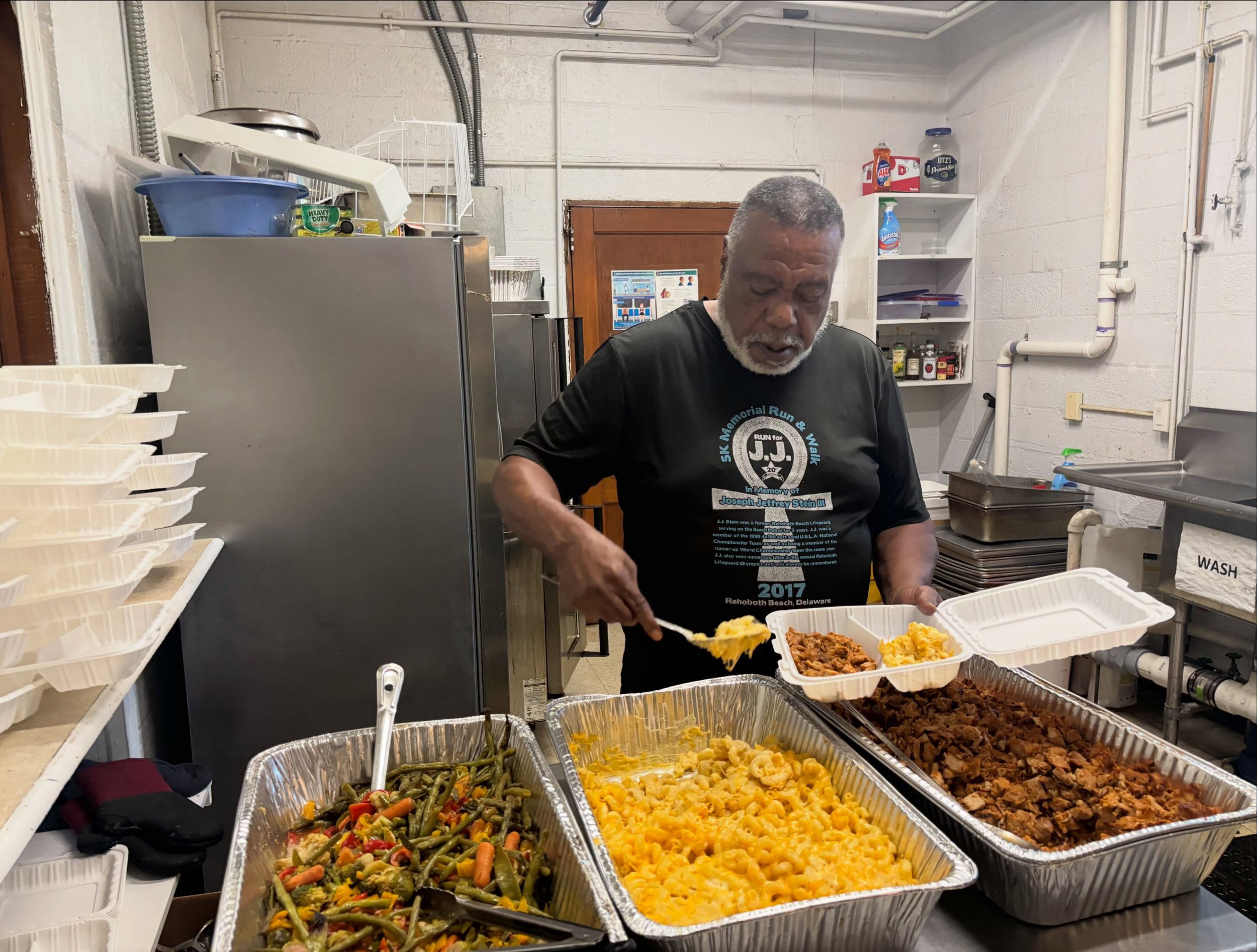 ❤️ Serving our community, one meal at a time! 🍽️

Our Bethesda Cares team here @churchnbethesda works hard to prepare and serve nutritious meals to our neighbors in need. Thank you to everyone who volunteers, donates, and helps make this ministry po
