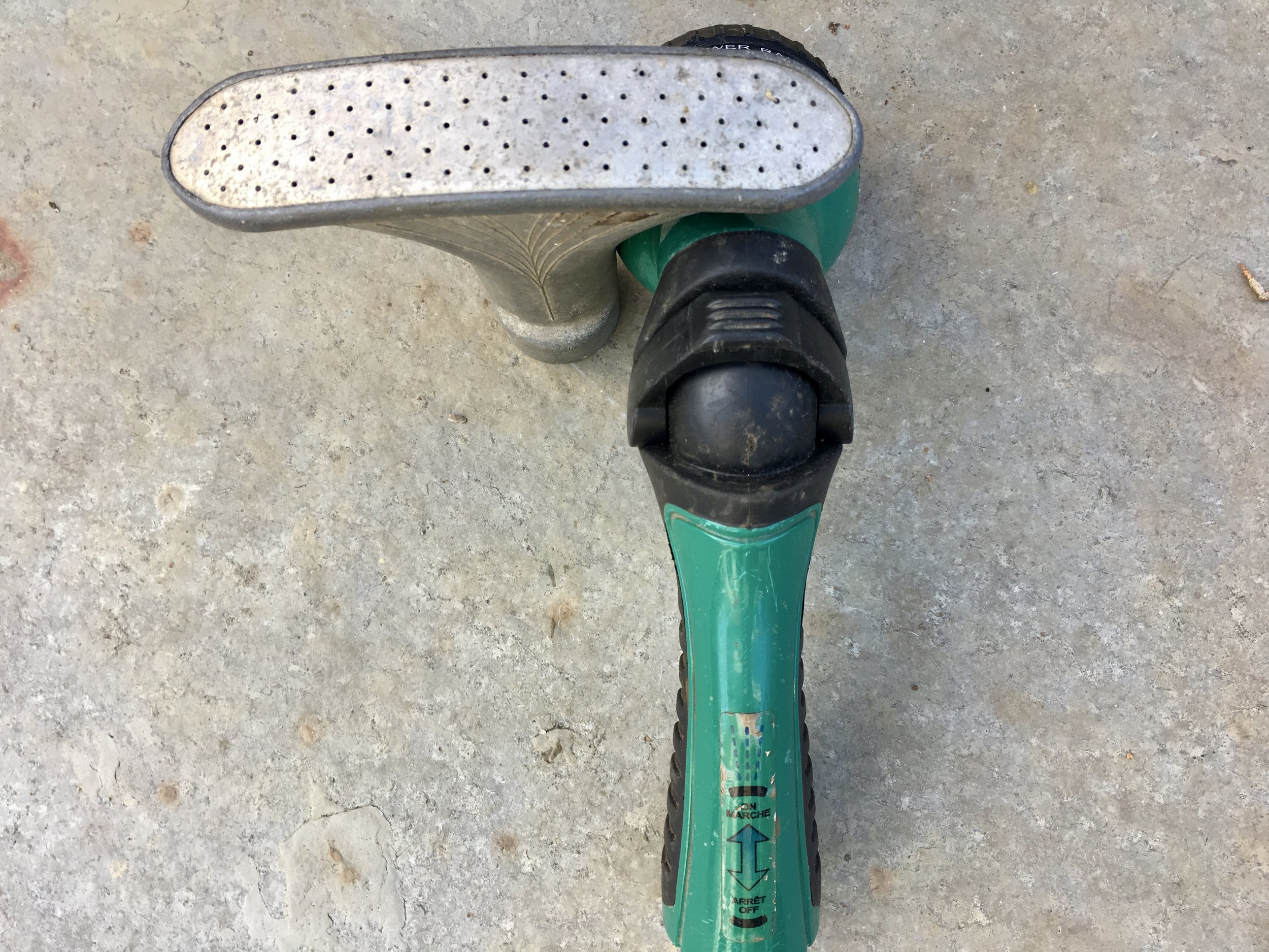 Fan sprayer and garden sprayer nozzle