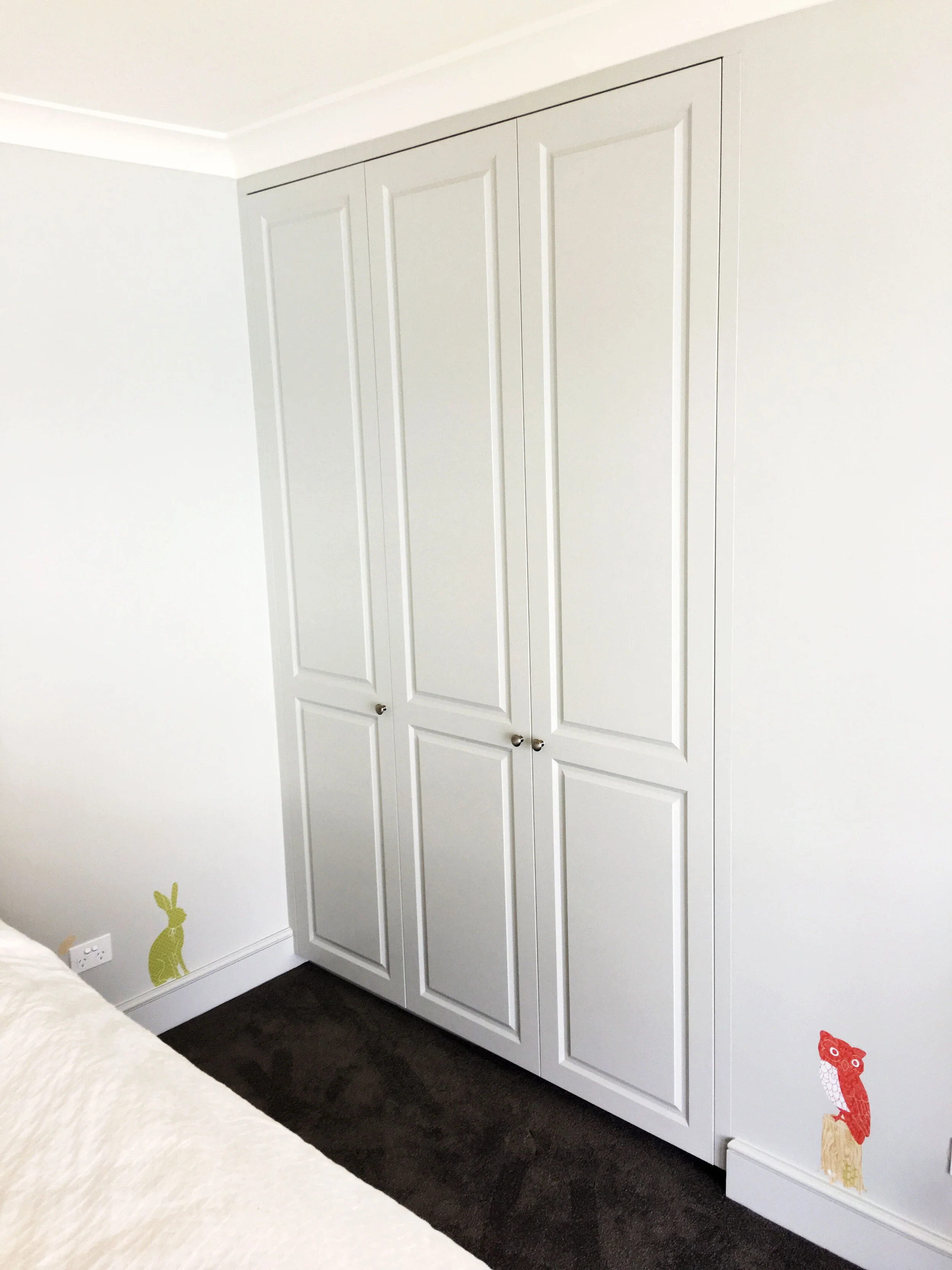 Wallrock-robe-profile-hand-painted-door.jpg