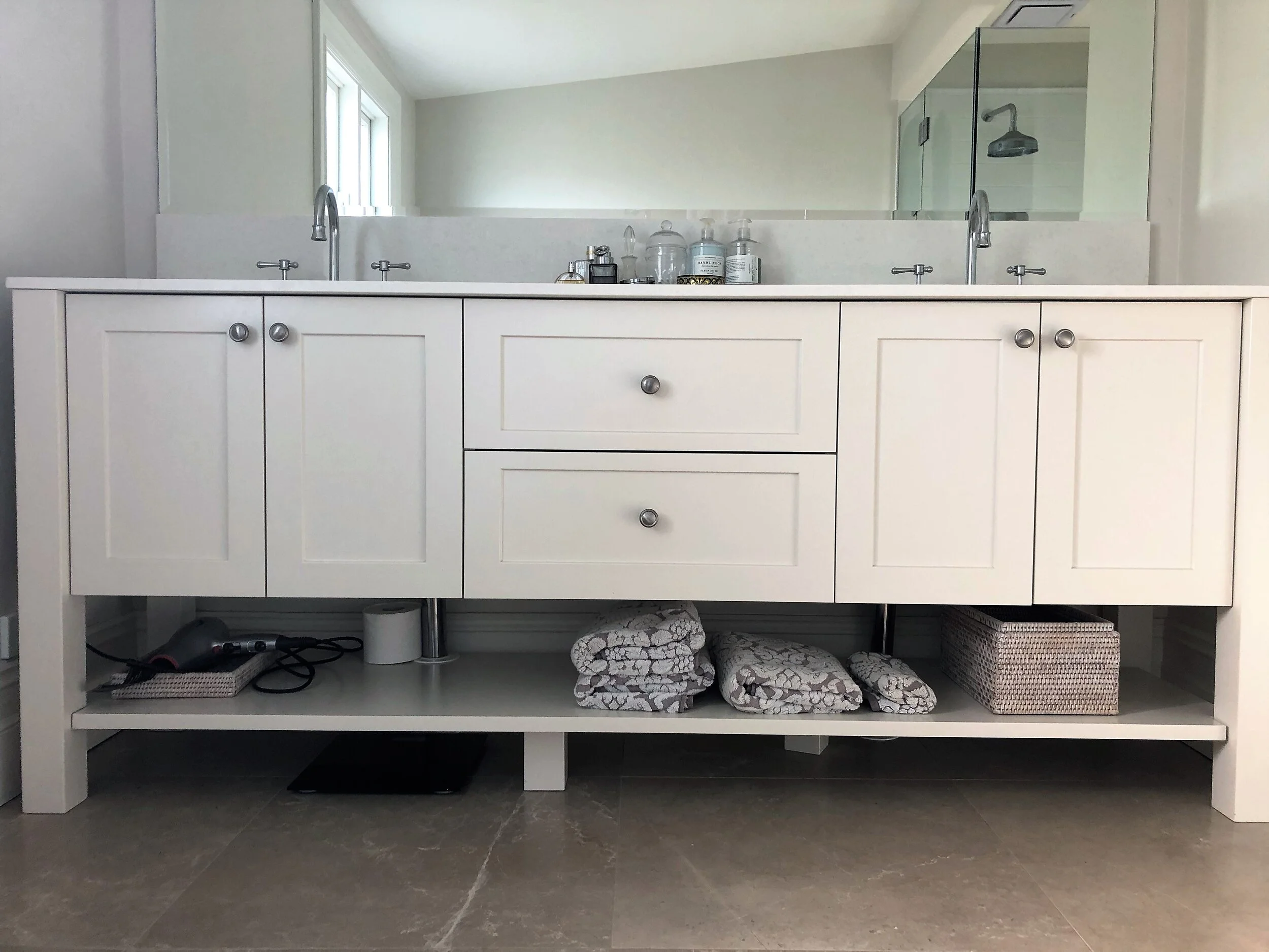 vanity with legs.jpeg