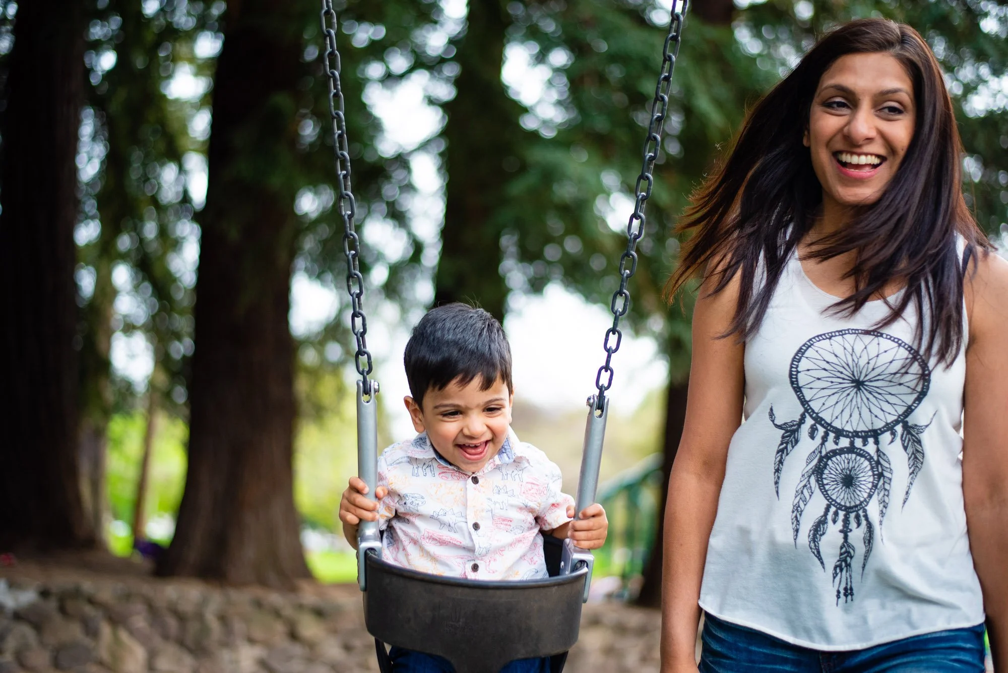 Playful-family-photography-session-swing-mommountain-view-ca.jpg